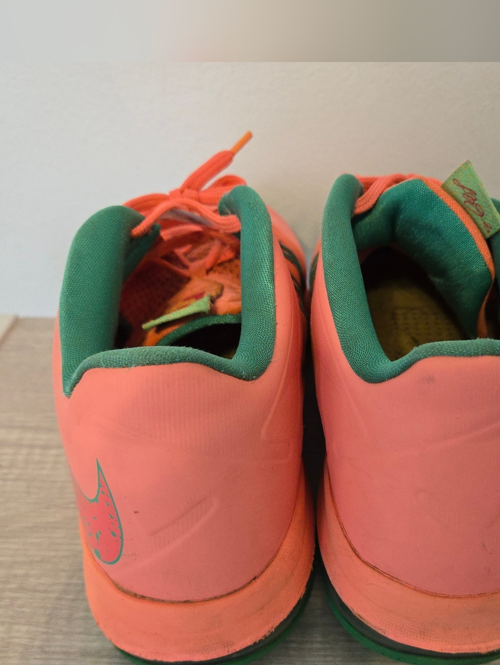 Nike Air Max LeBron 10 Low Watermelon 2013  579765-801 Mens 13 - Picture 3 of 8